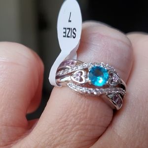 New .925 gorgeous topaz hearts ring